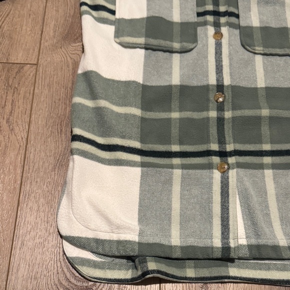 Banana Republic Women’s Plaid Shirt Jacket in Green and White - Picture 7 of 16